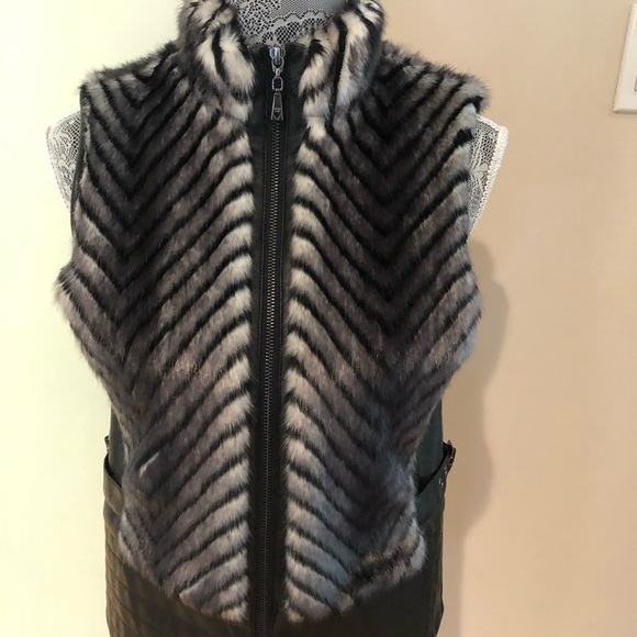 Fashionable Vest , l Fur , Animal print & leather - Picture 6 of 8